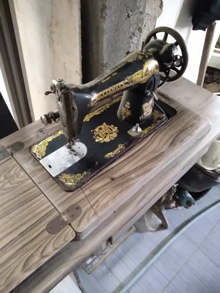 Mesin jahit meja Buterfly