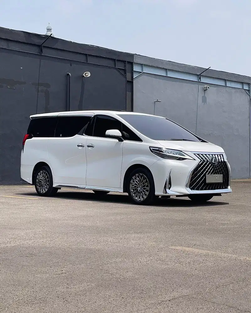 LM350 7-Seater 2023