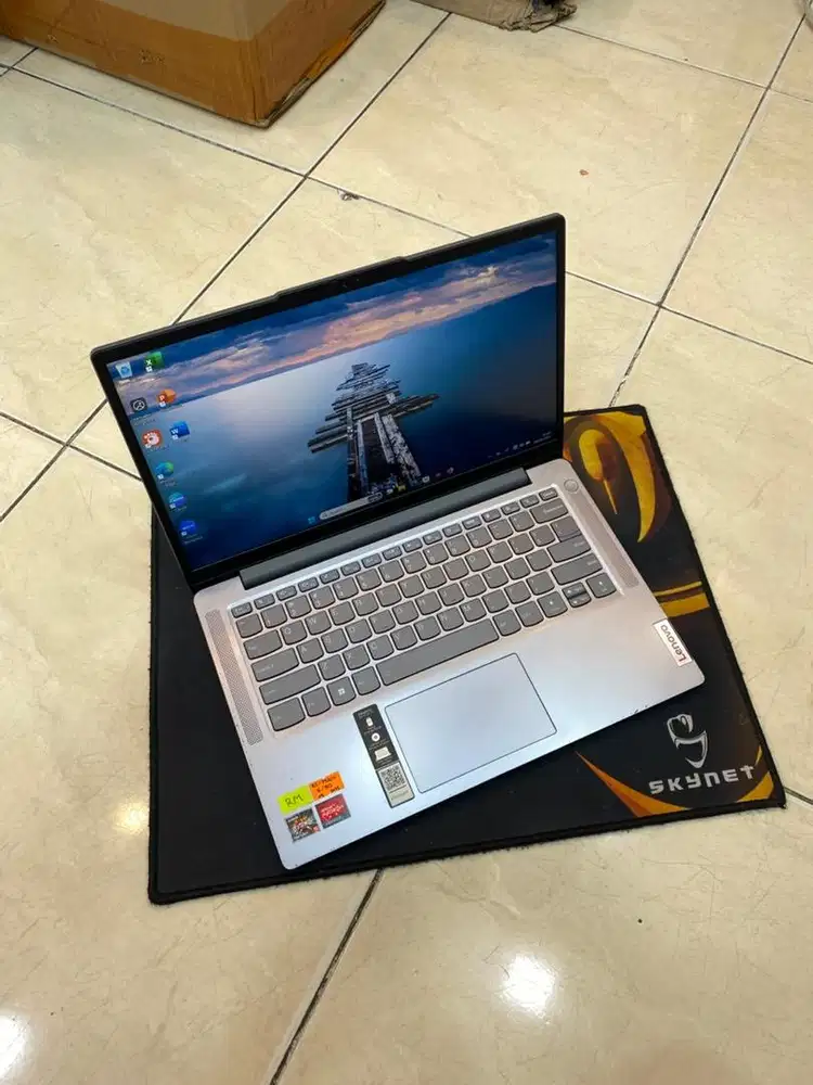 Laptop Lenovo Ideapad slim 3 Ryzen 5-7520U 8/512 GB