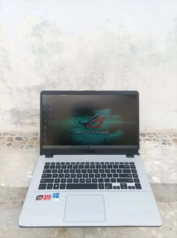Asus Vivobook X505ZA
Amd Ryzen 5 2500