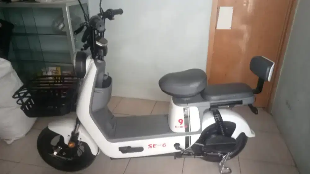 Di jual sepda listrik nine SE-6