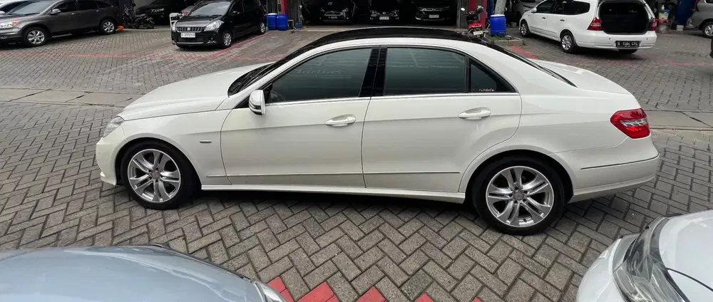 Mercedes-Benz E250 2010 Bensin