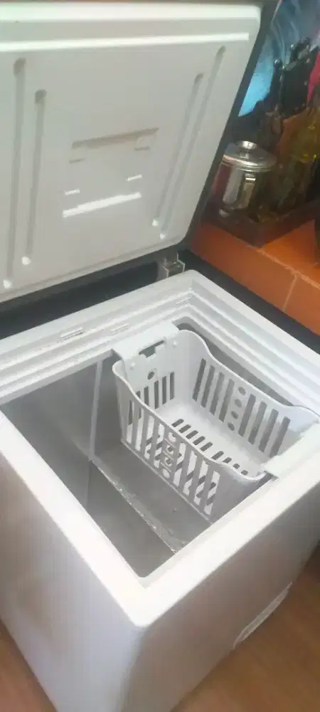 freezer Maspion. mulus dari baru