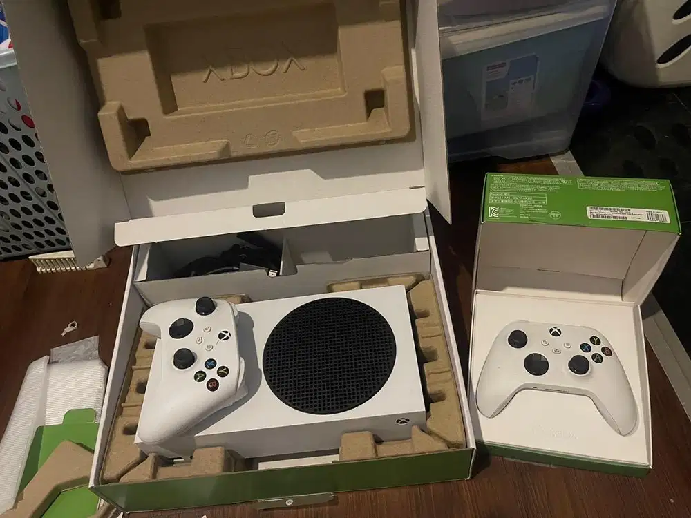 Xbox Series S 512gb (2 controllers)