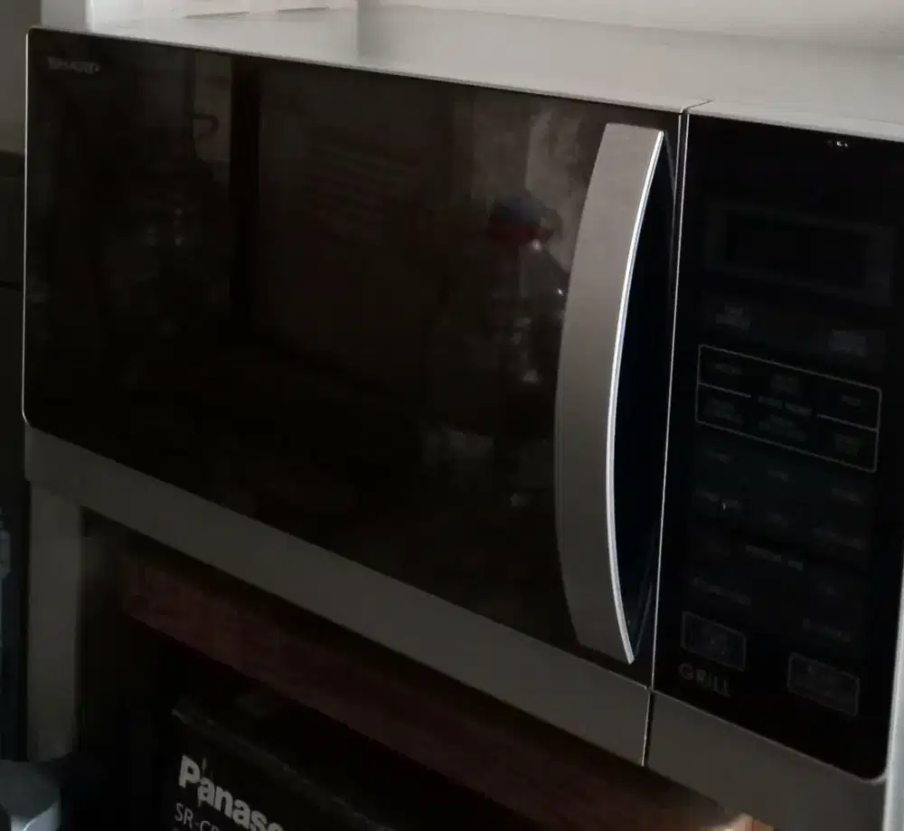 Microwave Sharp mulus bisa grill,bikin kue dan oven.
