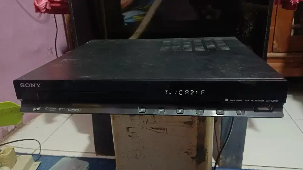 DVD Hometheatre SONY DAV-TZ140
masih mulus output suara keluar bagus