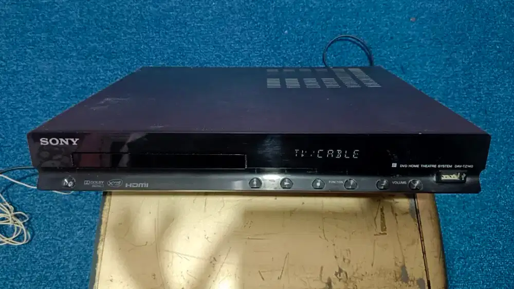 DVD Hometheatre SONY DAV-TZ140
masih mulus output suara keluar bagus