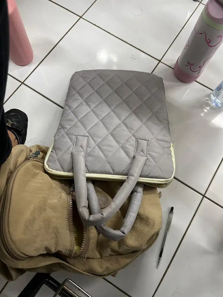Tas laptop abu abu