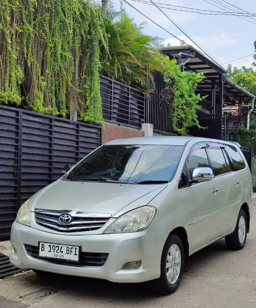 Toyota Kijang Innova 2009 Bensin