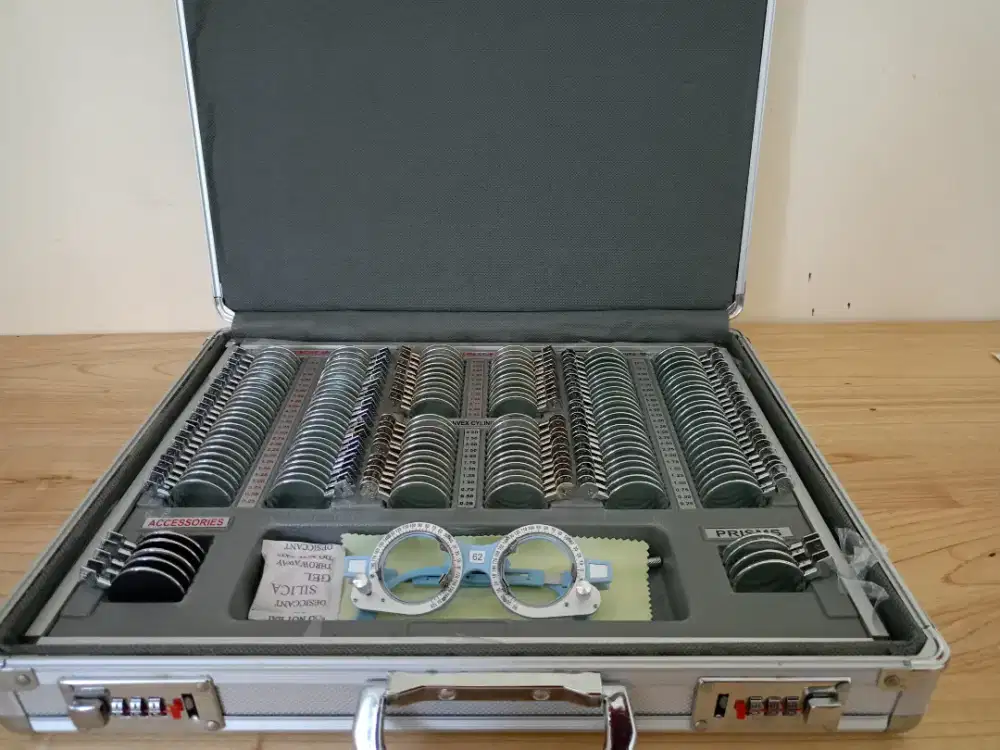 Trial lens set alat optik
