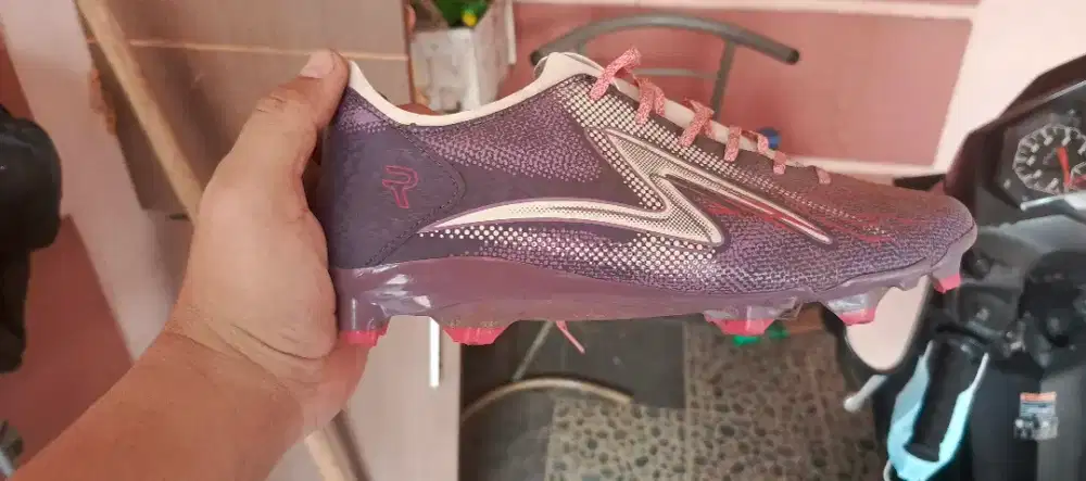 Sepatu Bola Specs Reacto