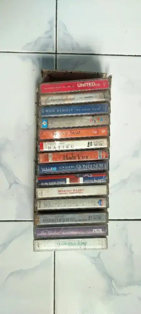 Kaset pita gospel total ada 14 pcs, dijual sekaligus semua.