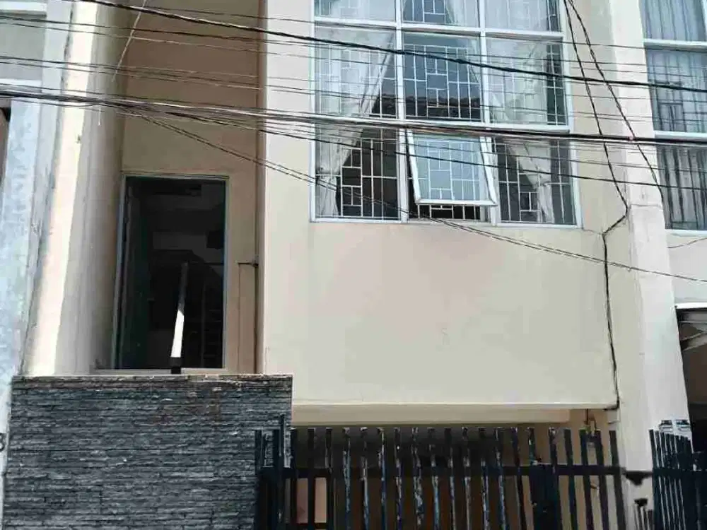 Rumah minimalis 3 lantaisemi furnished disewakan Sunter Jakarta Utara