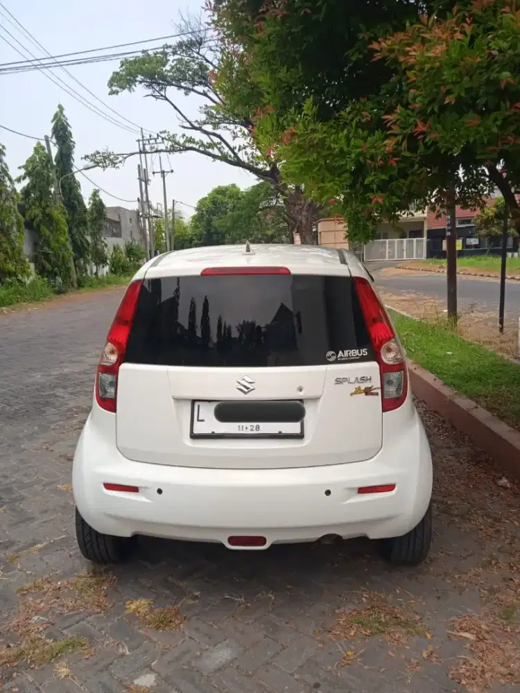 Splash Putih Istimewa