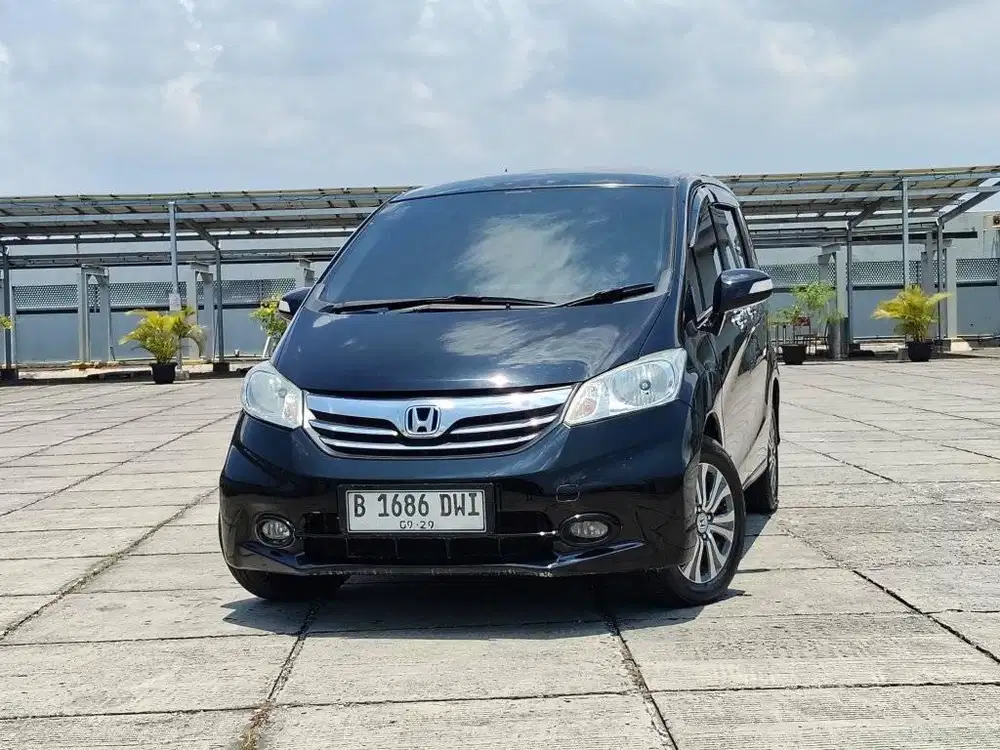 DP 15JT HONDA FREED E PSD AT MATIC AUTOMATIC 2014 HITAM SIAP PAKAI