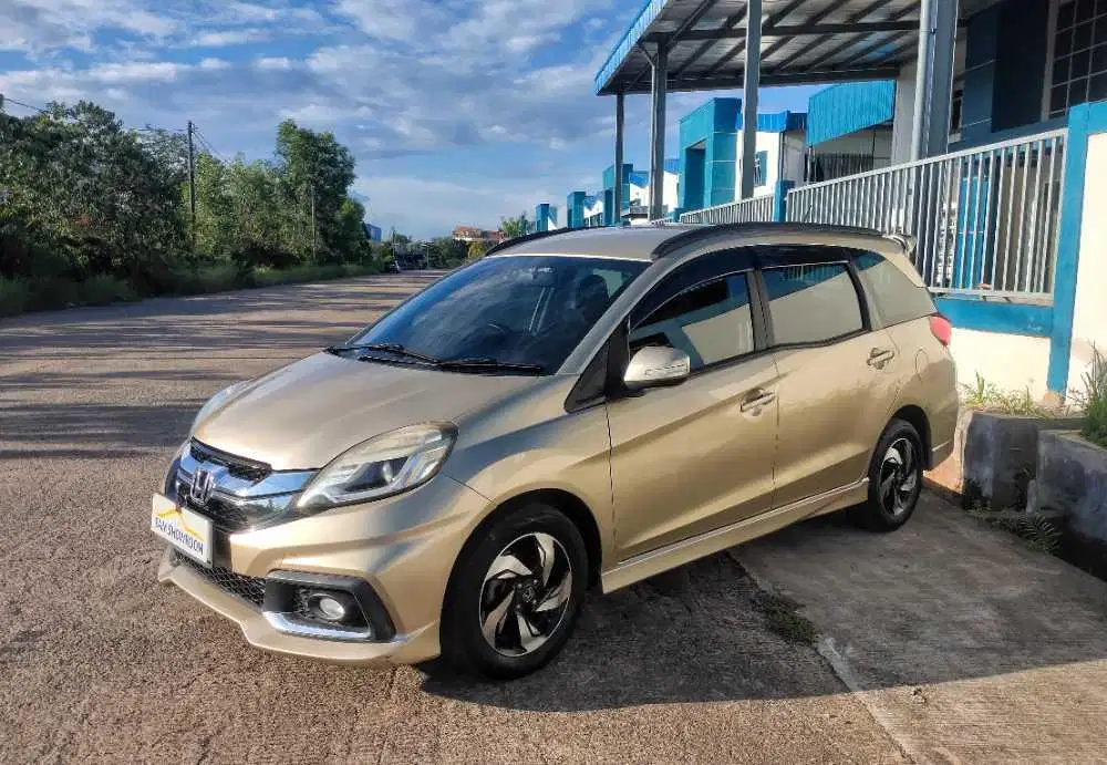 Honda Mobilio RS 2014 – Mobil Keluarga Sporty Murah Sekota Batam