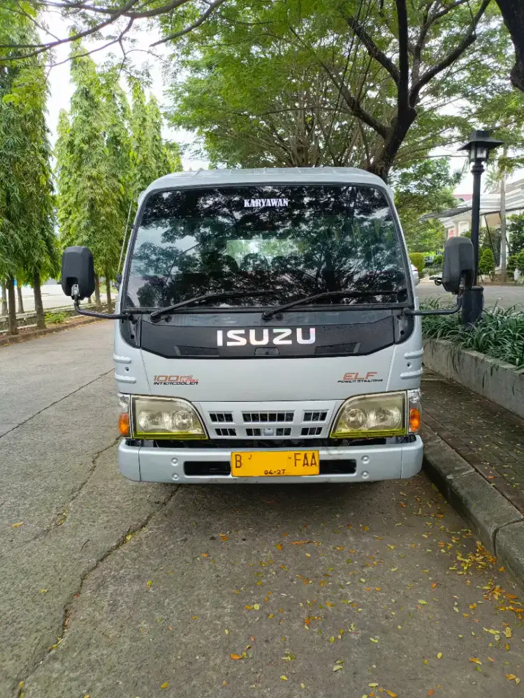 Isuzu elf minibus 2012 new armada