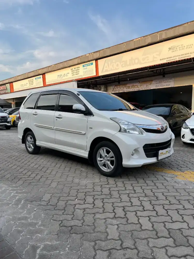 Avanza Veloz 1.5 AT Tahun 2015