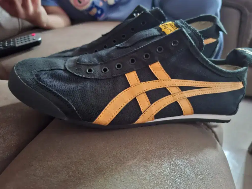 Sepatu onit tiger