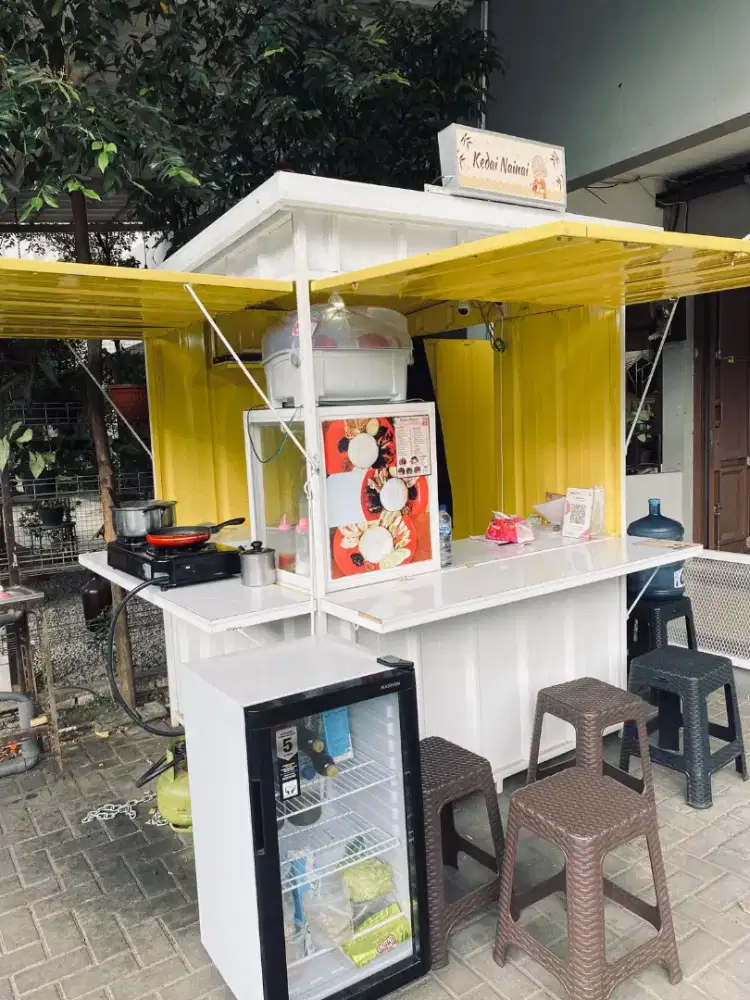 Booth container