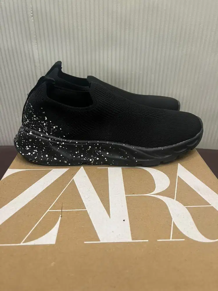 Sepatu slip on zara second size 40