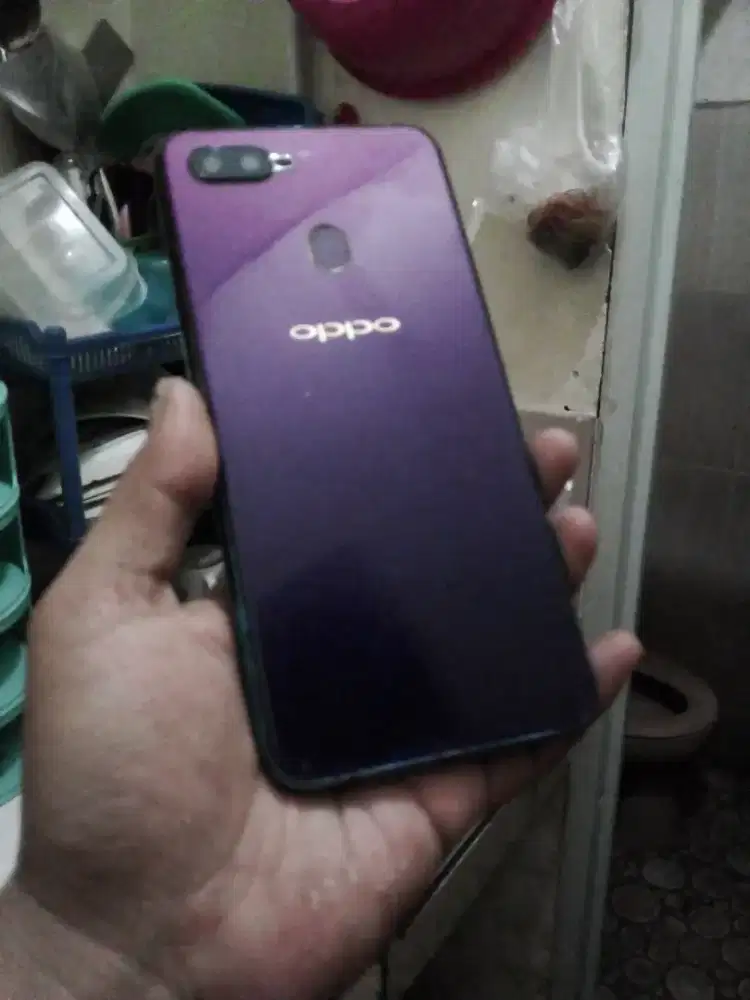 Oppo f9 pro ram 4 minus retak halus