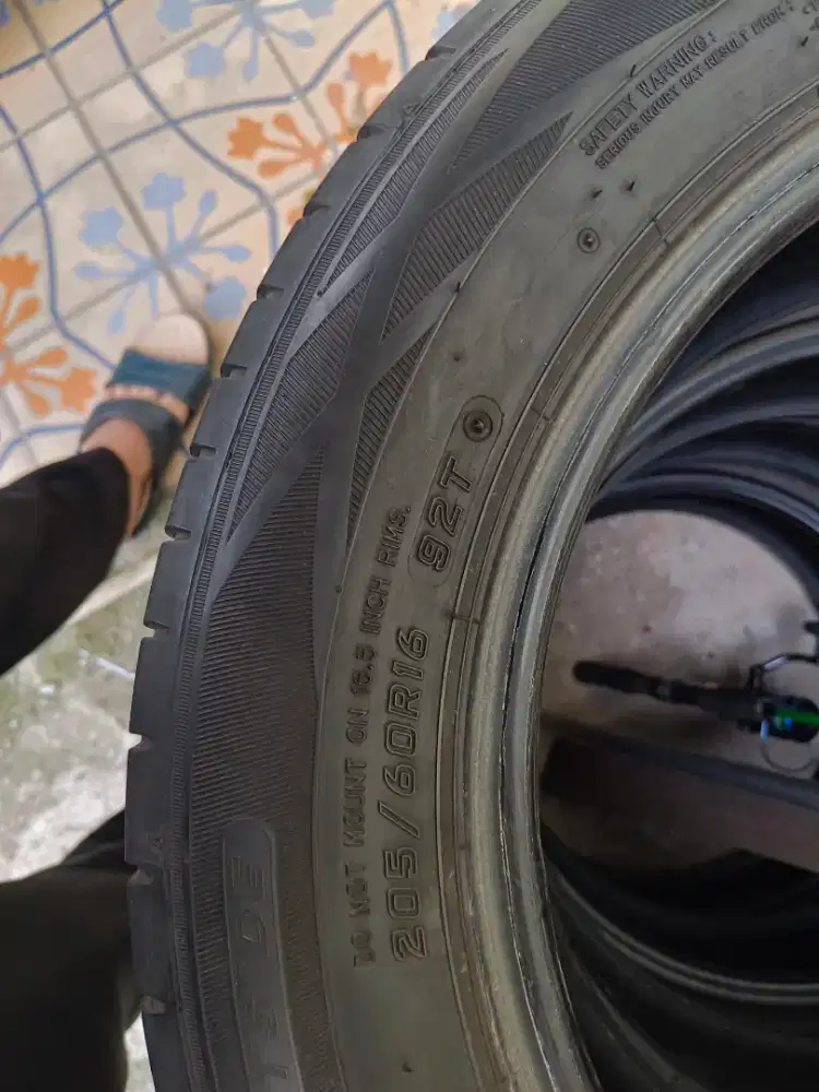 Ban DUNLOP SP TOURING R1 205/60R16 92T