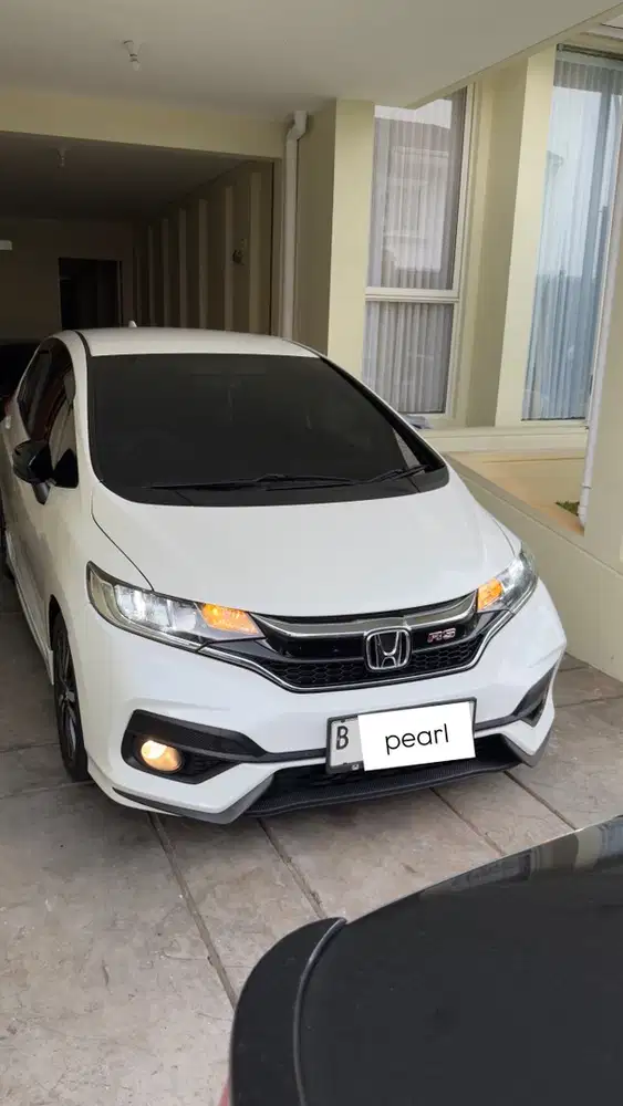 HONDA JAZZ GK5 2018 WHITE PEARL TANGAN SATU DR BARU SUPERB CONDITION