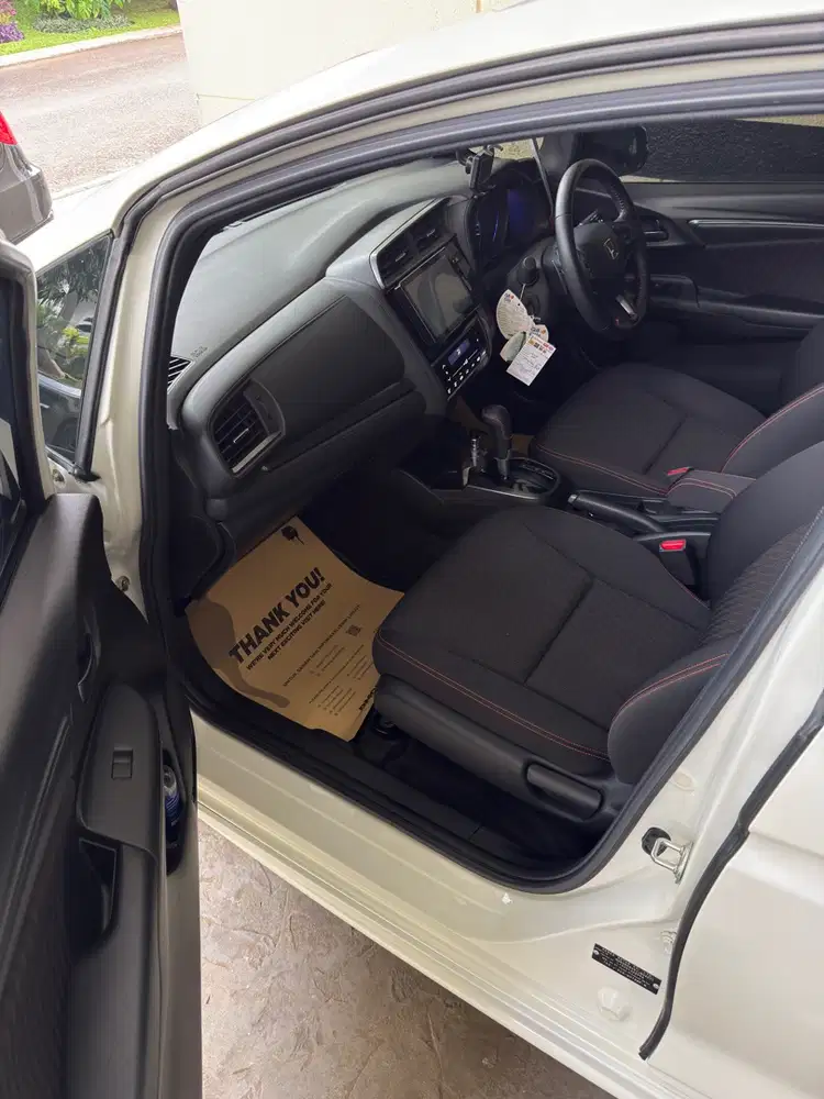 HONDA JAZZ GK5 2018 WHITE PEARL TANGAN SATU DR BARU SUPERB CONDITION