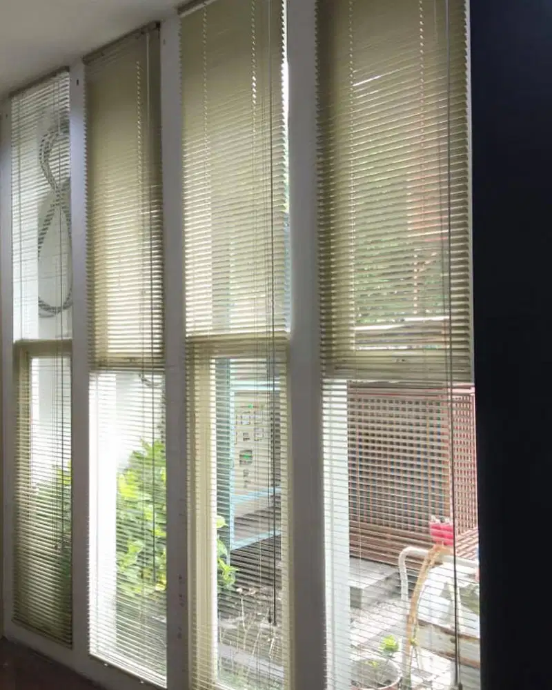 Jual & Pasang Tirai Roller Blind/Vertikal/Venetian/Roman Shades Kantor