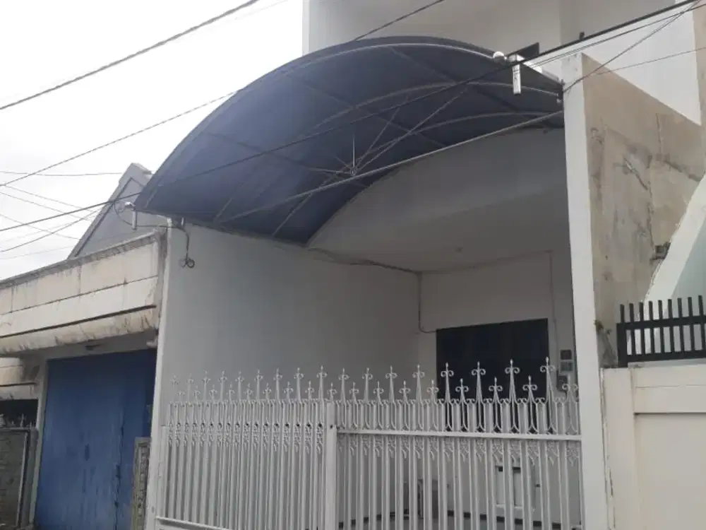 Rumah Lebak Timur 2,5 Lantai Row Jalan Lebar
