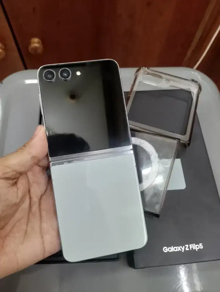 Samsung Z flip 5 8/512Gb SEIN