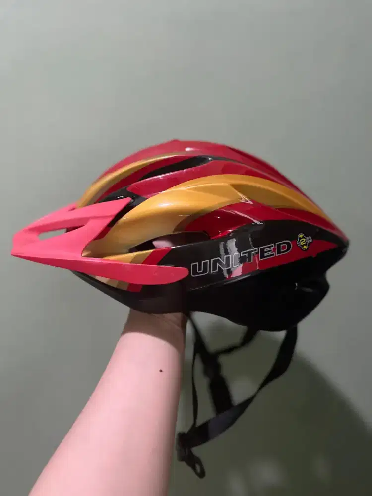 Helm sepeda united