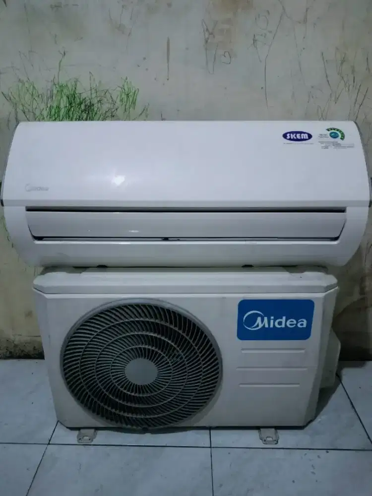Jual ac midea  1/2 pk r 410  lowwat 360watt kondisi 95% ori semua