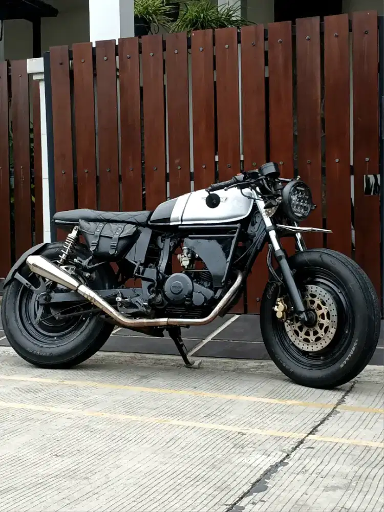 BRATCAFE BYSON CUSTOM CAFERACER