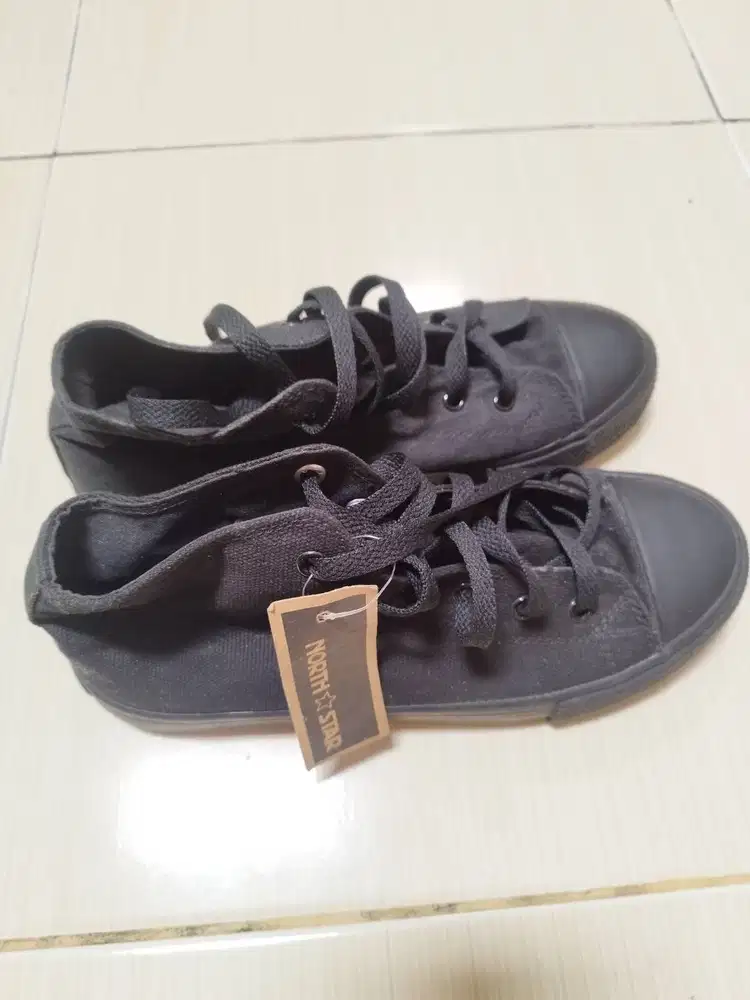 Sepatu North Star Size 37
