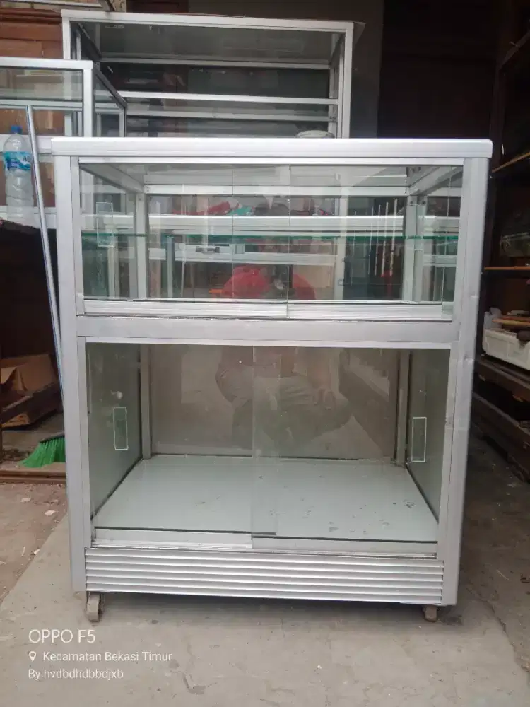 Etalase counter mulus Dan lengkap