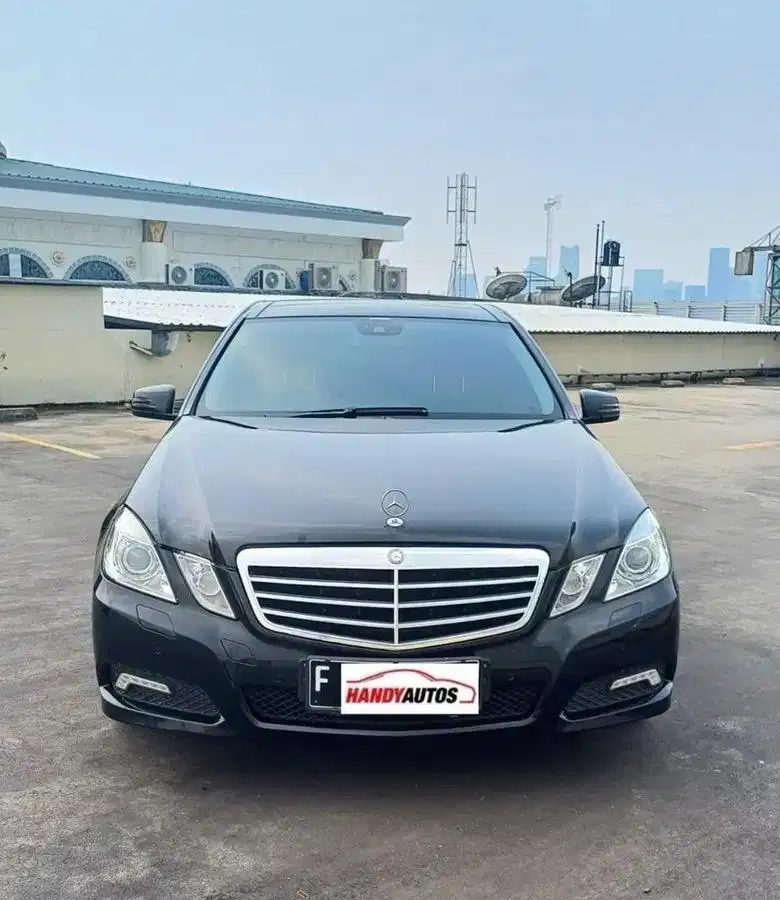 Mercedes Benz E300 Avantgarde Tahun 2009 Automatic Hitam Metalik