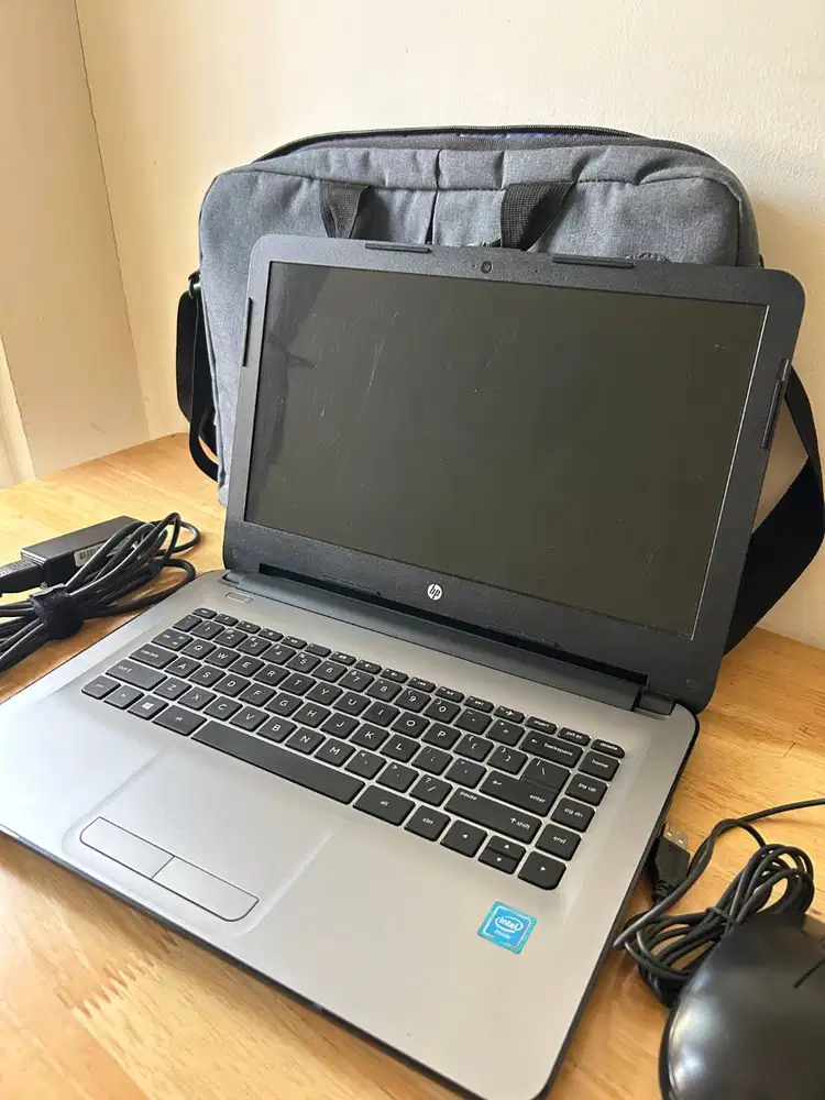 Laptop HP 14-am514TU