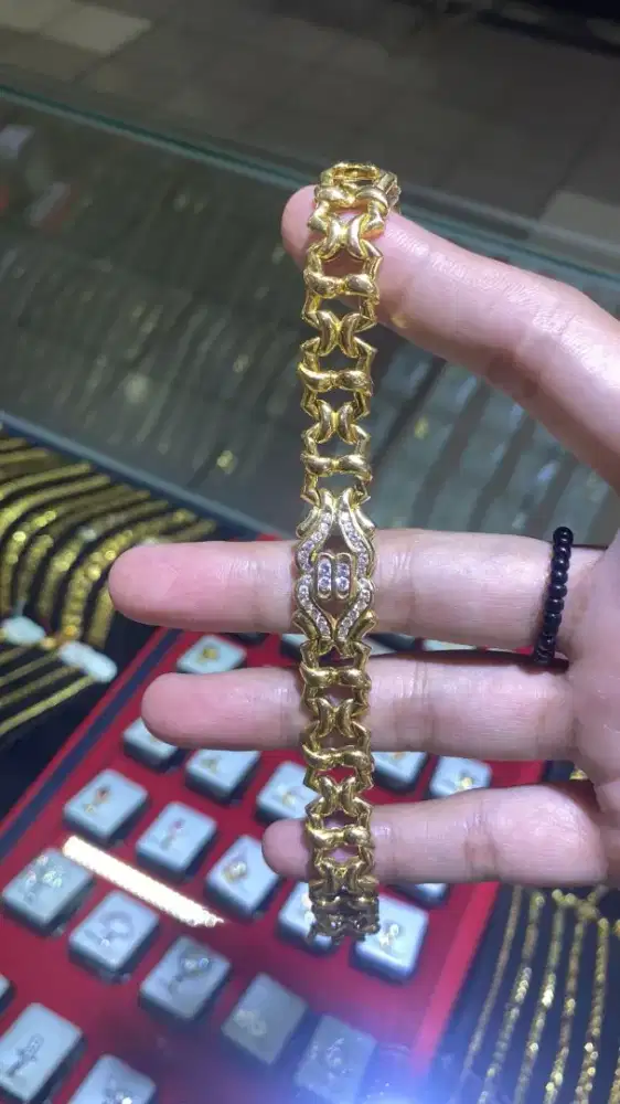 Menerima emas dengan harga tinggi