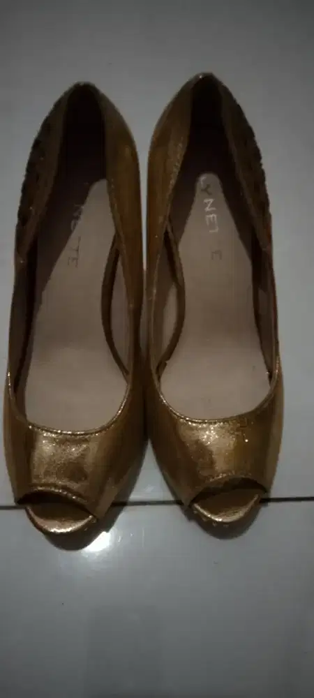 Sepatu buat nikah tinggi sekali atau buat pesta dll