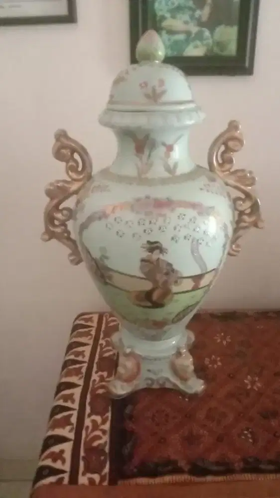 Guci tua Antik Timbul Buatan Jepang