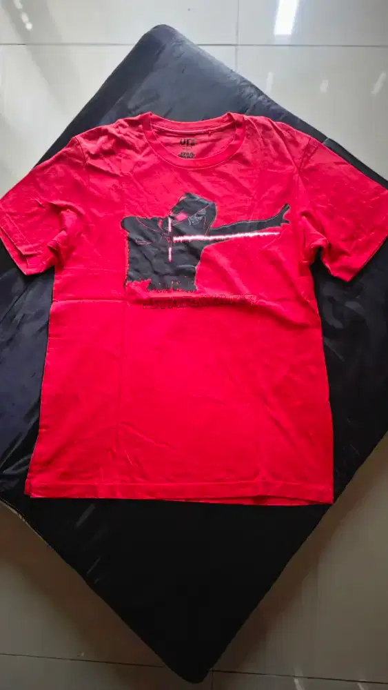 Kaos Uniqlo X Star Wars Size L