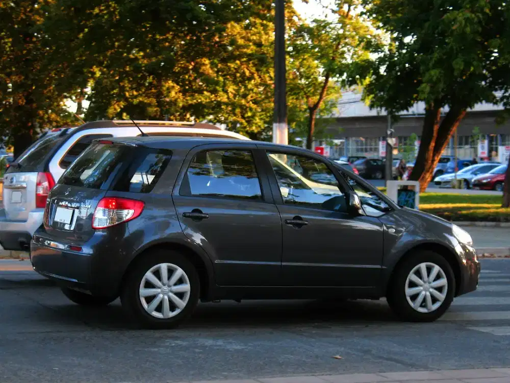DICARI Suzuki xover sx4 2008 ss jalan + bpkb fktur pjk ada