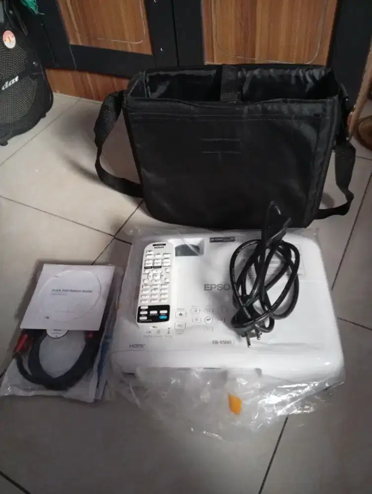 Proyektor EPSON. EB - E500