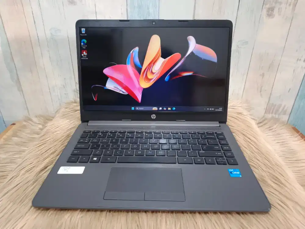 Laptop Desain Slim HP 240 G8 Core i3 Gen 11 Ram 8 Ssd 256