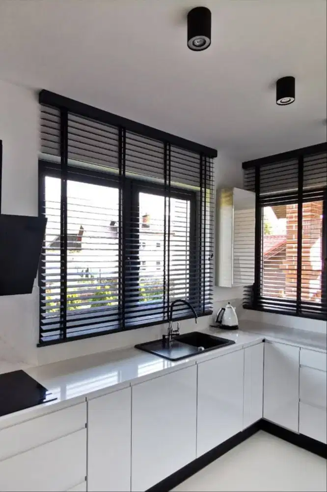 Jual & Pasang Tirai Roller Blind/Vertikal/Venetian/Roman Shades Kantor
