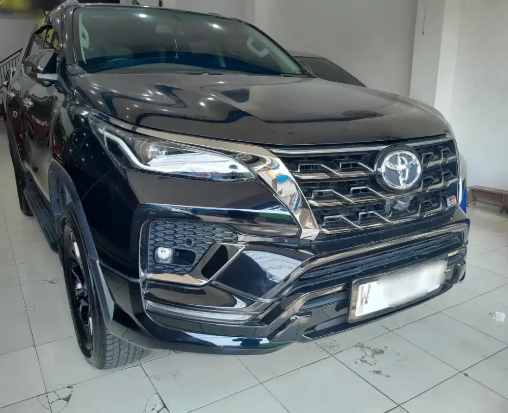 Toyota Fortuner GR 2.8 Hitam 2024 Automatic