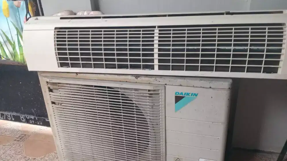AC DAIKIN 1 1/2 PK, Om Jimi