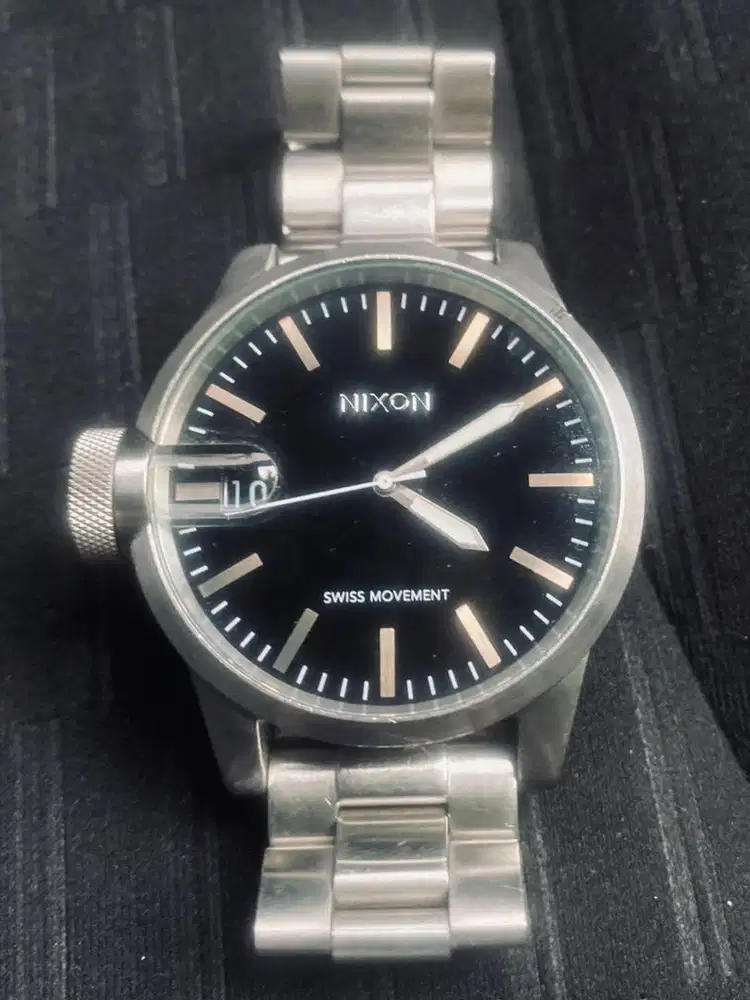 Jam tangan pria “NIXON”
